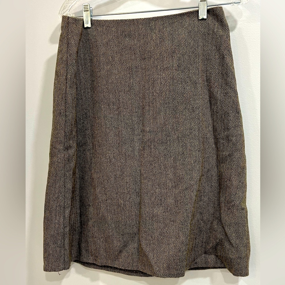 Geoffrey Beene Sport size small skirt.